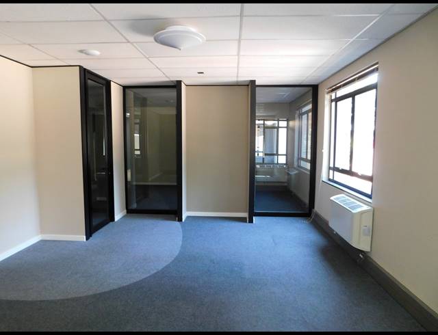 135M² OFFICE TO LET IN HYDE PARK